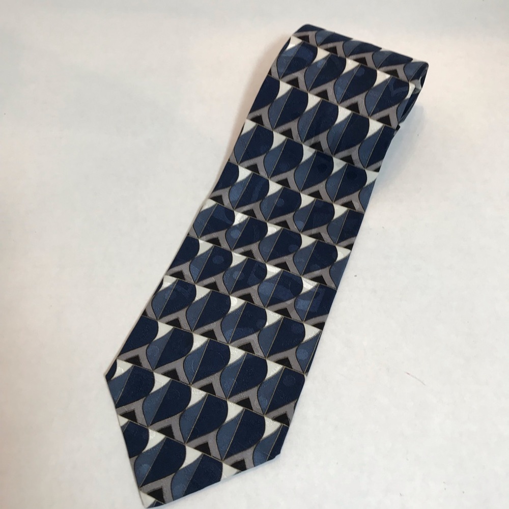 Henry Grethel 100% Italian silk tie. Geometric's in navy , blue, gray & white.